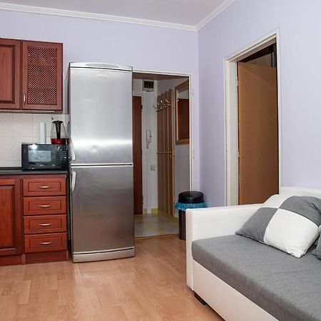 Lovely One Bedroom Apartment Нове-Замки Экстерьер фото