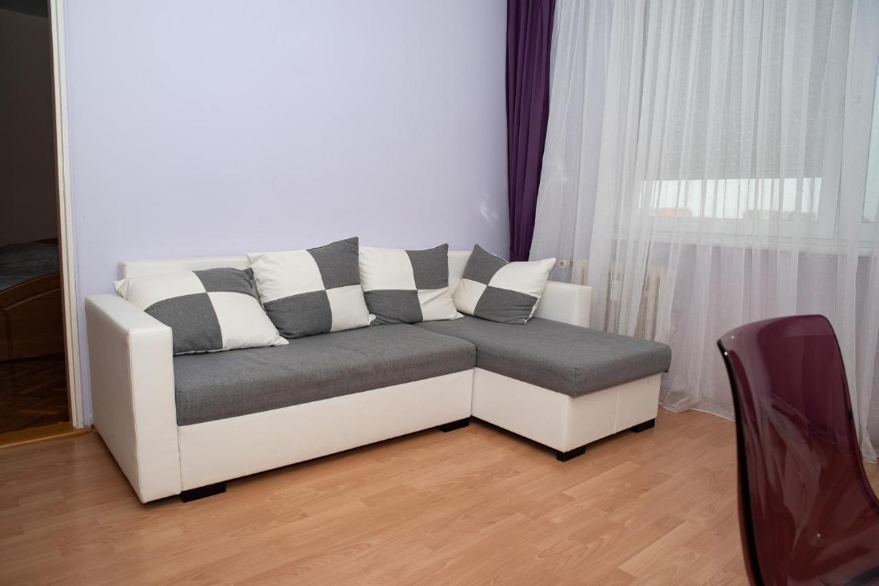 Lovely One Bedroom Apartment Нове-Замки Экстерьер фото