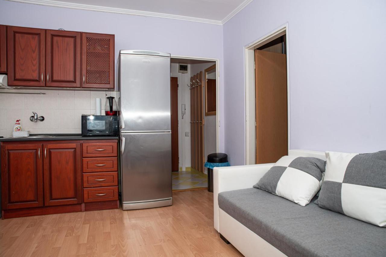 Lovely One Bedroom Apartment Нове-Замки Экстерьер фото