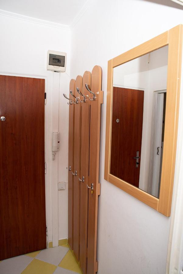 Lovely One Bedroom Apartment Нове-Замки Экстерьер фото