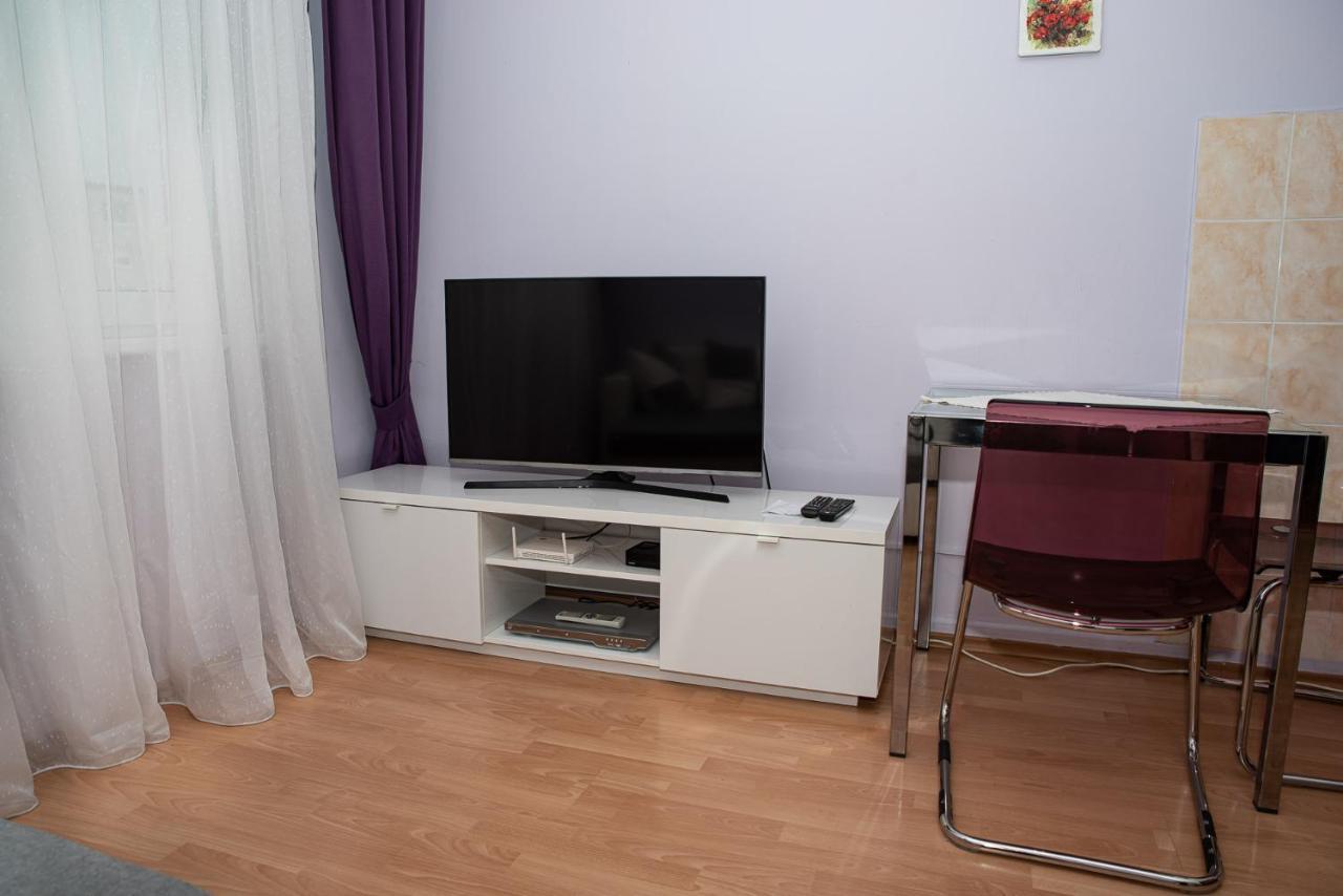 Lovely One Bedroom Apartment Нове-Замки Экстерьер фото